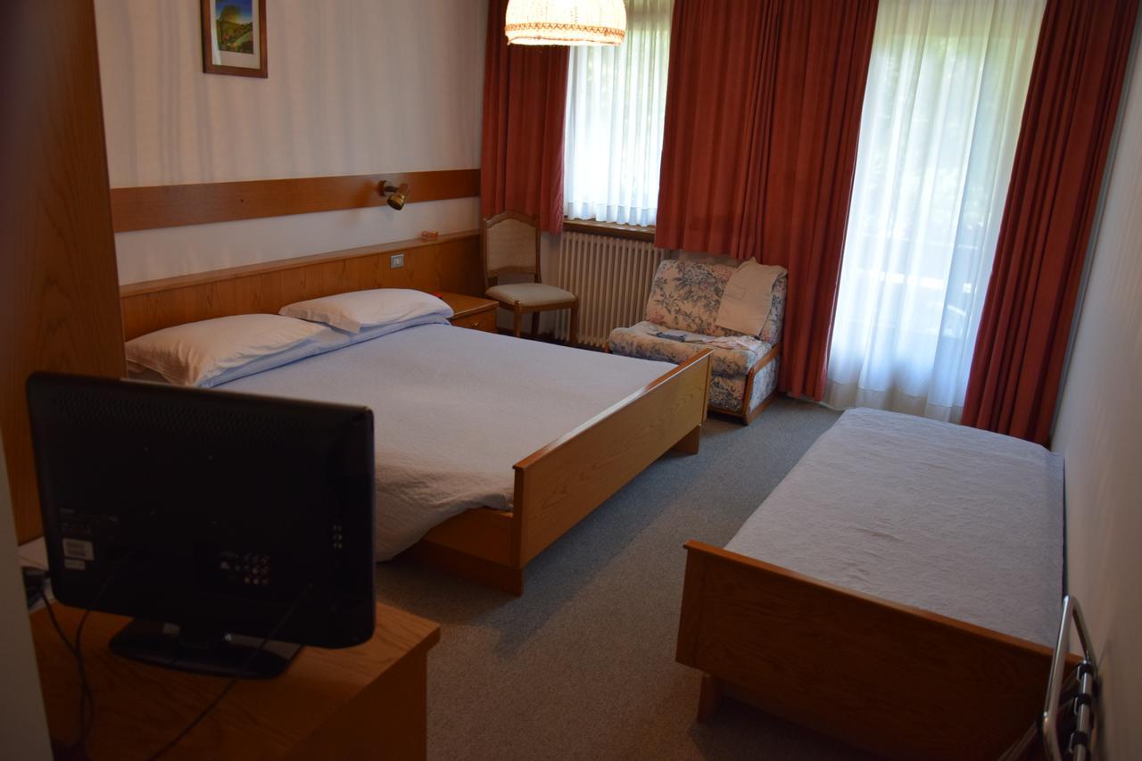 Hotel Alpenrose Alleghe Exteriör bild