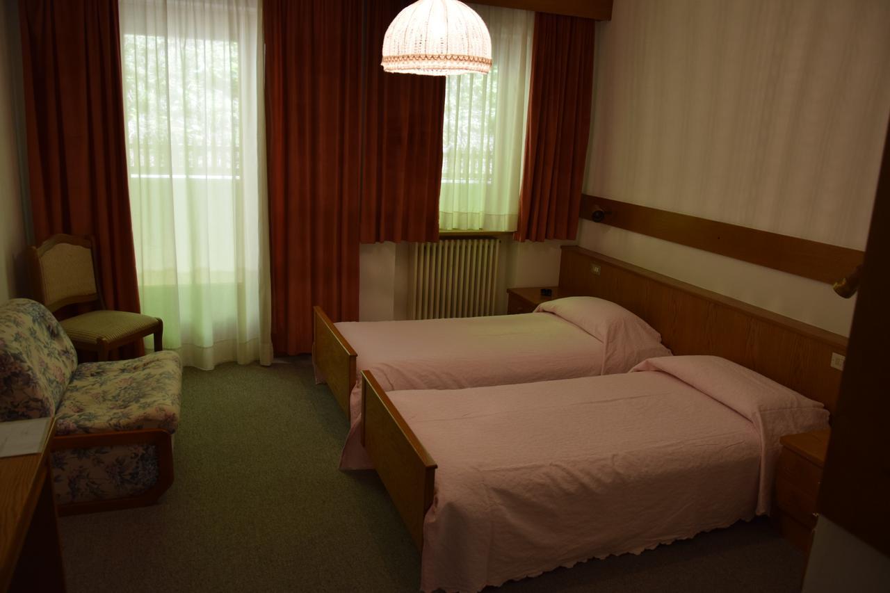 Hotel Alpenrose Alleghe Exteriör bild