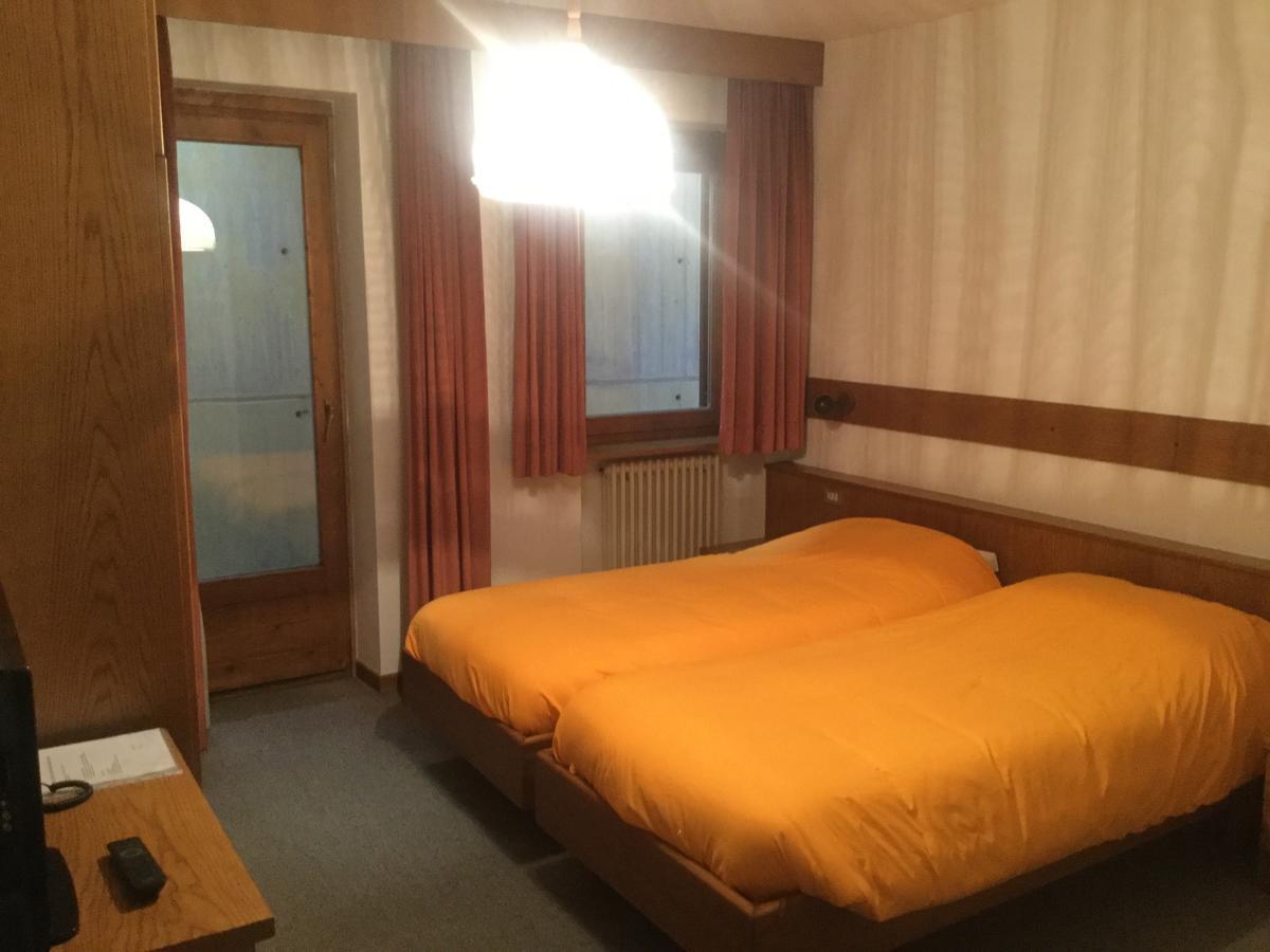 Hotel Alpenrose Alleghe Exteriör bild